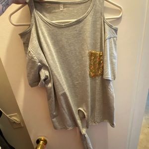 Sequins shoulder cut out tshirt